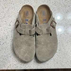 Women’s Birkenstock Suede Taupe Boston Clog